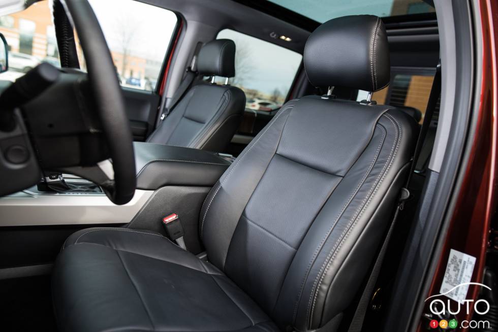 2016 Ford F-150 Lariat FX4 4x4 front seats