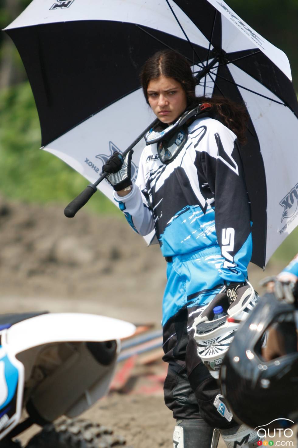 Émilie durant une ronde du championat de motocross à X-Town dans la ville de Mirabel, QC