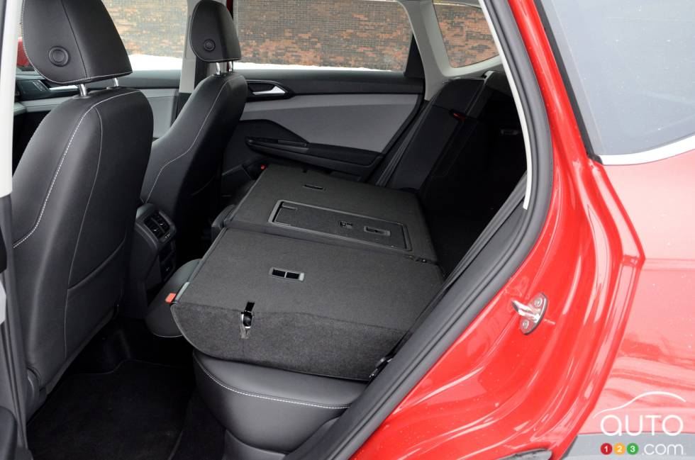 We drive the 2022 Volkswagen Taos... in winter