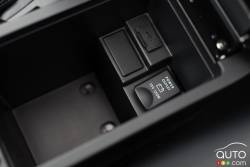 Power outlet in the centre console