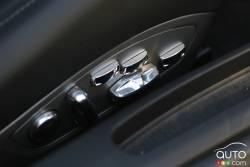 seat adjustment knobs