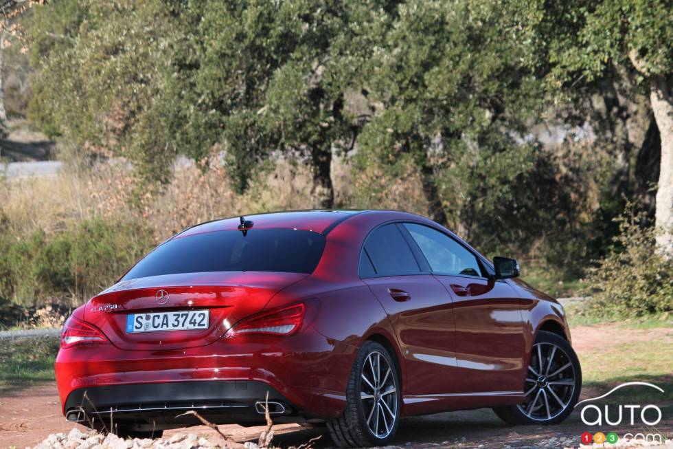 Vue 3/4 arrière droit éloignée