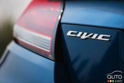 Écusson du modèle de la Honda Civic EX coupe 2015