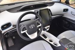 Habitacle du conducteur de la Toyota Prius Prime 2017