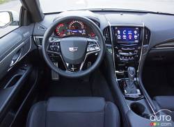 2016 Cadillac ATS V Coupe steering wheel