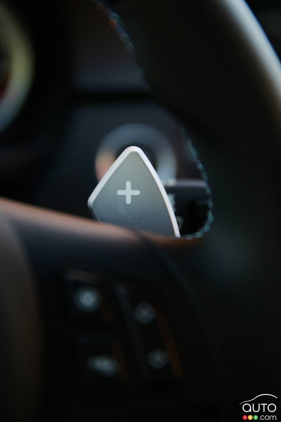 levier de changement de vitesse au volant