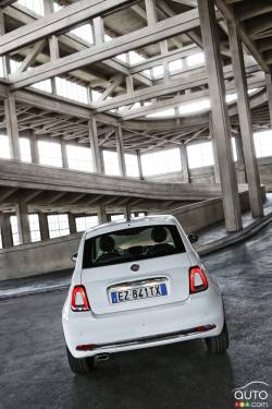 Vue arrière de la Fiat 500 2016