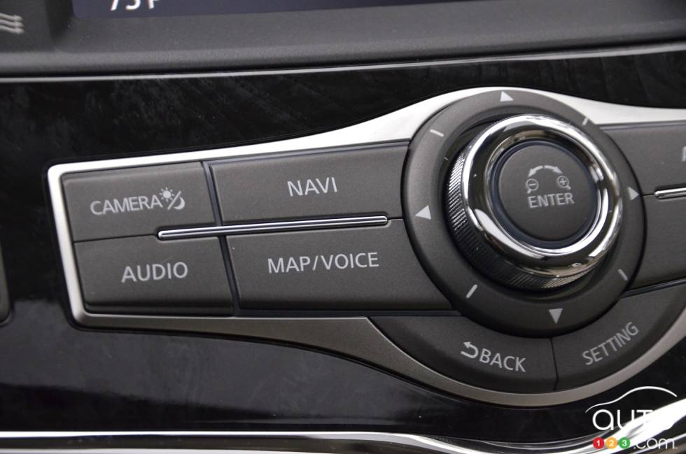 Functions: Camera, radio and card