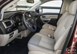 2017 Nissan TITAN Single Cab cockpit