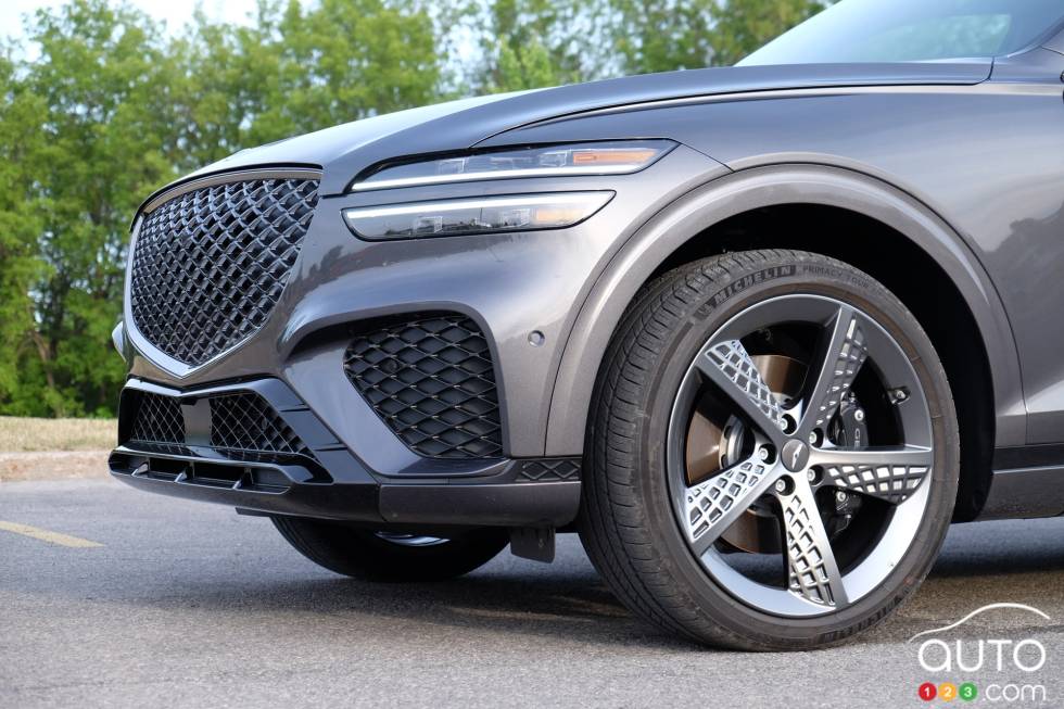 We drive the 2022 Genesis GV70