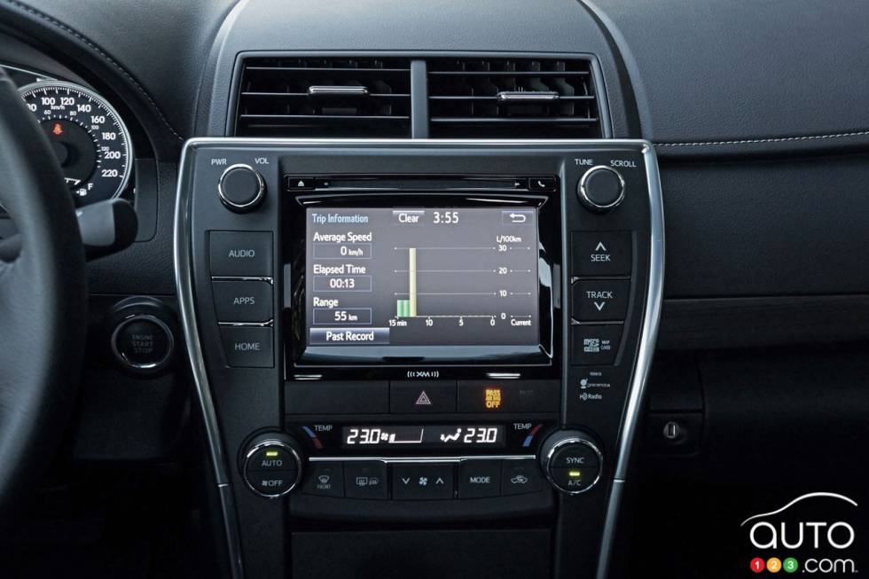 2016 Toyota Camry XLE center console