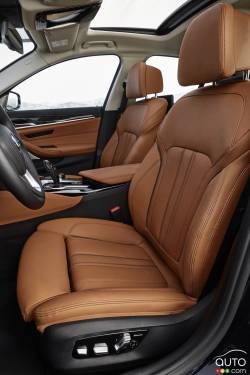 2017 BMW 5 series front seats