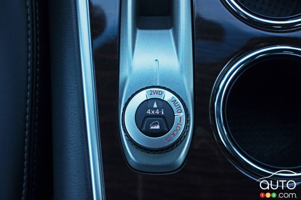 2016 Nissan Pathfinder Platinum driving mode controls