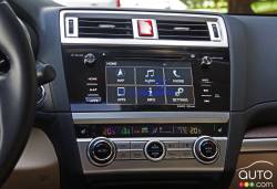 2016 Subaru Outback 2.5i limited center console