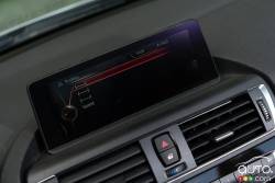 2015 BMW 228i xDrive Cabriolet infotainement display