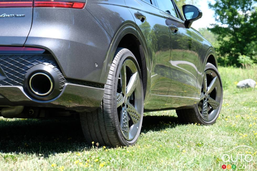 We drive the 2022 Genesis GV70