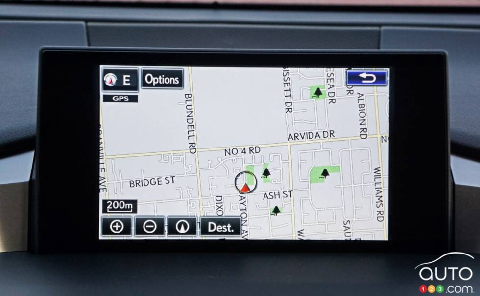 2016 Lexus NX 300h executive infotainement display