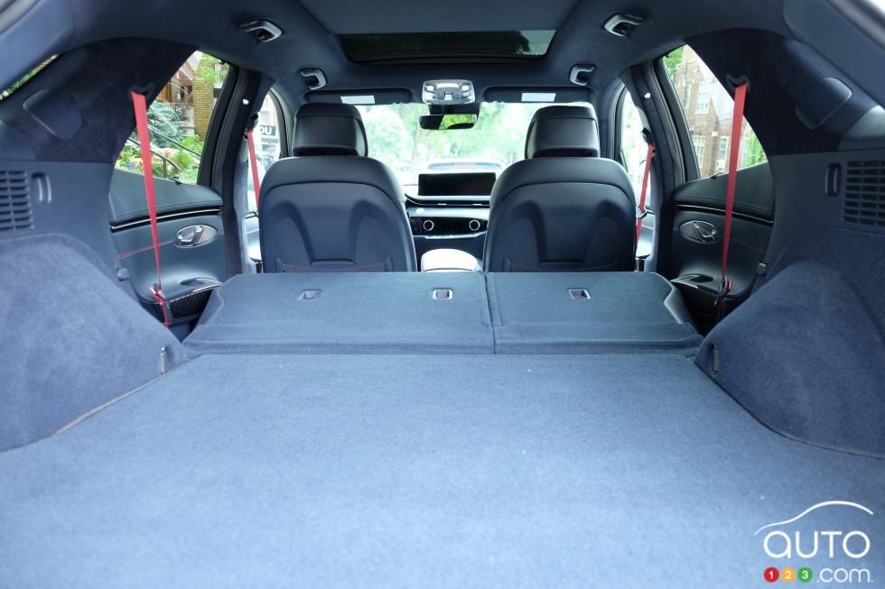 We drive the 2022 Genesis GV70