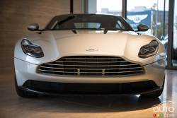 Vue de face Aston Martin DB 11