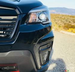 Front headlight of the 2019 Subaru Forester Sport 