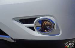2016 Nissan Pathfinder Platinum fog light