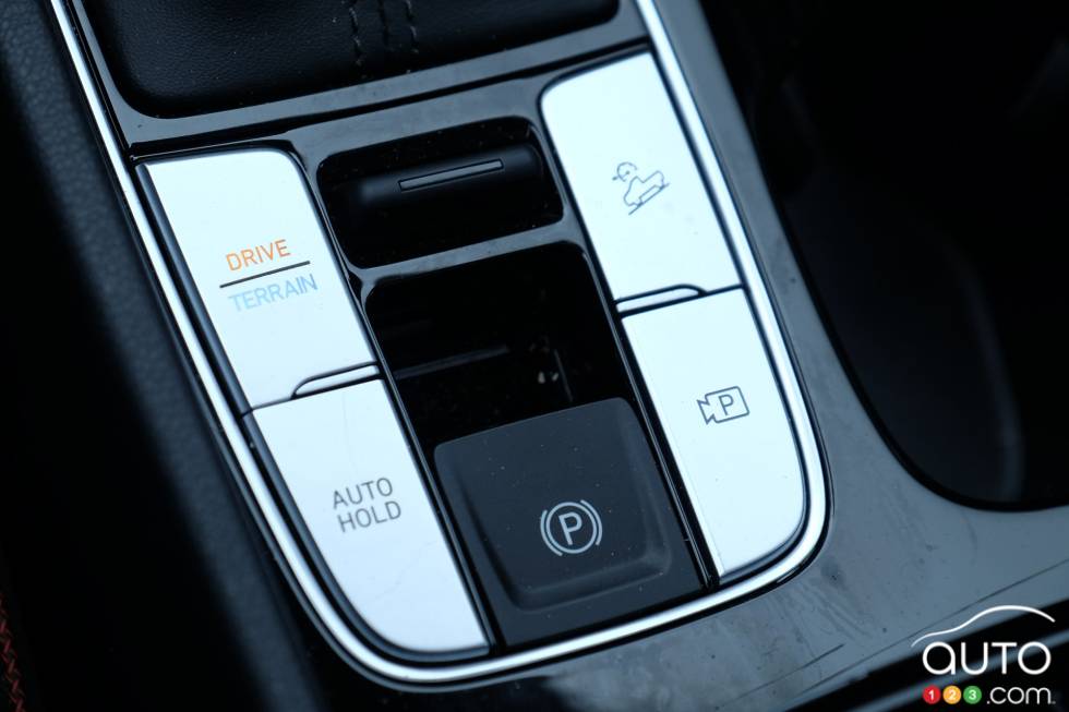 We test drive the 2022 Hyundai Santa Cruz 