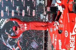 Scott Dixon, Target Chip Ganassi Racing célébrant sa victoire lors de la course 2