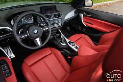 Habitacle du conducteur de la BMW 228i xDrive Cabriolet 2015