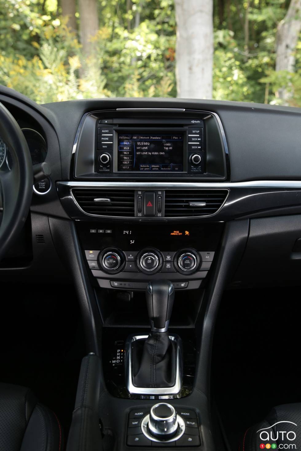 détails de la console centrale