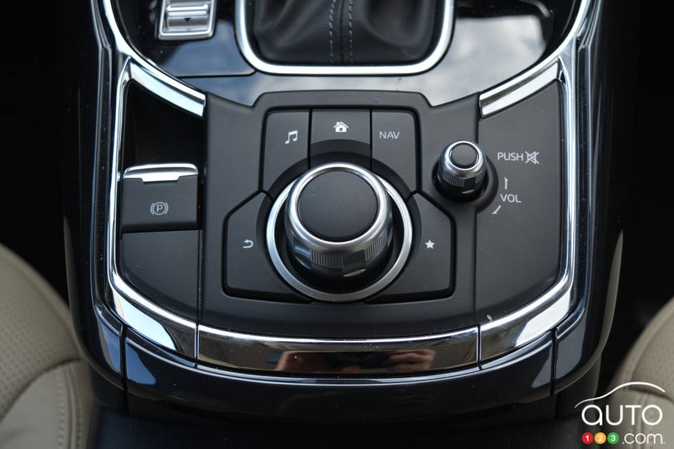 2016 Mazda CX-9 infotainement controls