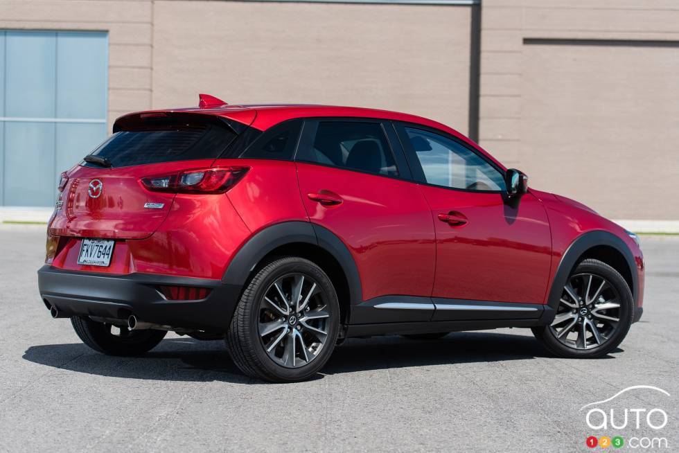 Vue 3/4 arrière de la Mazda CX-3 GT 2016