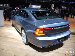 2017 Volvo S90 rear 3/4 view