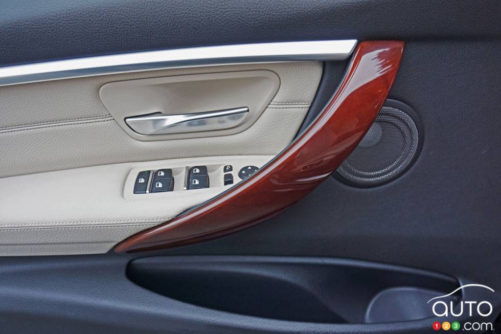 2016 BMW 328i Xdrive Touring door panel