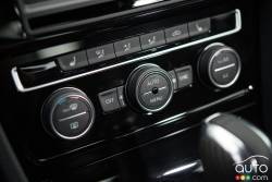 2016 Volkswagen Golf R climate controls