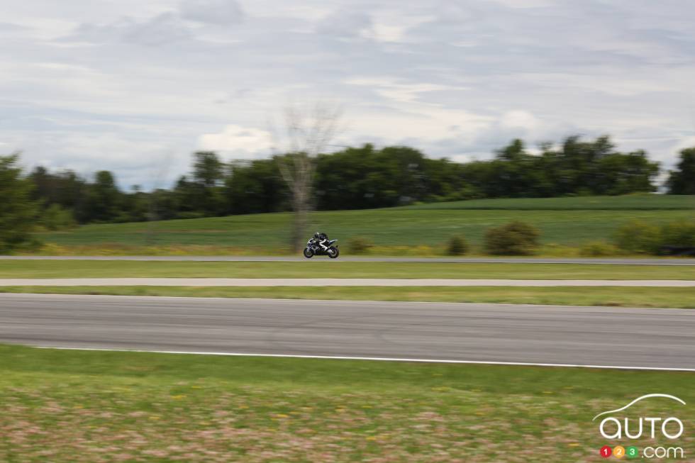 vue de côté en action