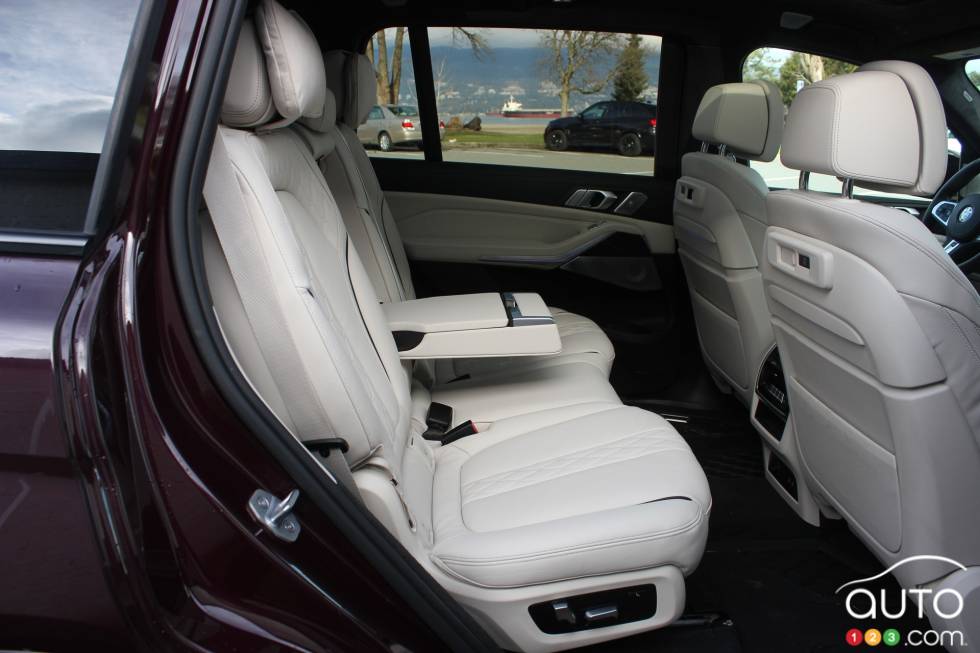 We drive the 2020 BMW X7 M50i