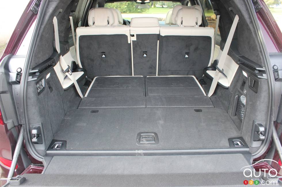 We drive the 2020 BMW X7 M50i