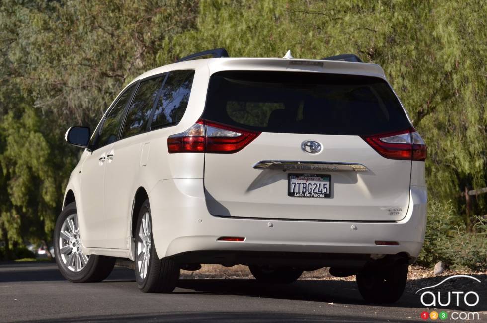 Vue arrière de la Toyota Sienna 2017