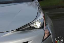 Phare avant de la Toyota Prius 2016