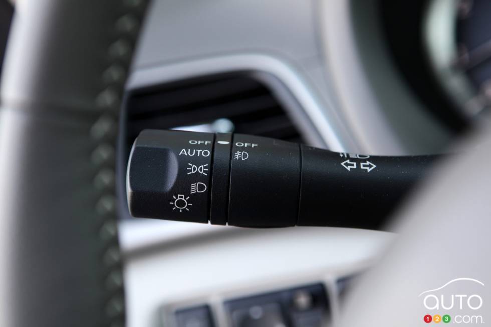 Détail du levier de commandes pour clignotants