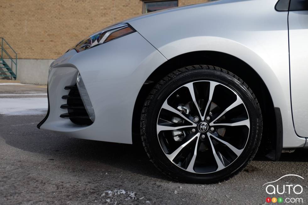 We test drive the new 2019 Toyota Corolla 