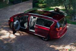 2017 Chrysler Pacifica top view