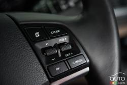 2016 Hyundai Tucson steering wheel mounted cruise controls