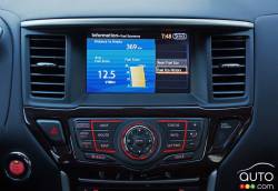 2016 Nissan Pathfinder Platinum infotainement display