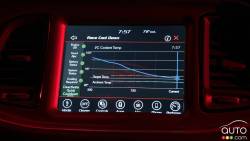 Les indications de performance du Dodge Challenger SRT Demon 2018 donnent au conducteur des informations en temps réel, y compris la réduction de la température du suralimentateur avec le refroidisseur After-Run.