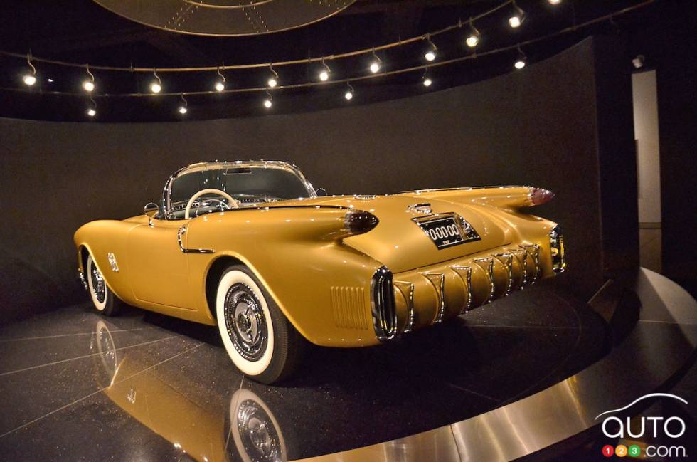 Discover the 1954 Oldsmobile F-88 concept