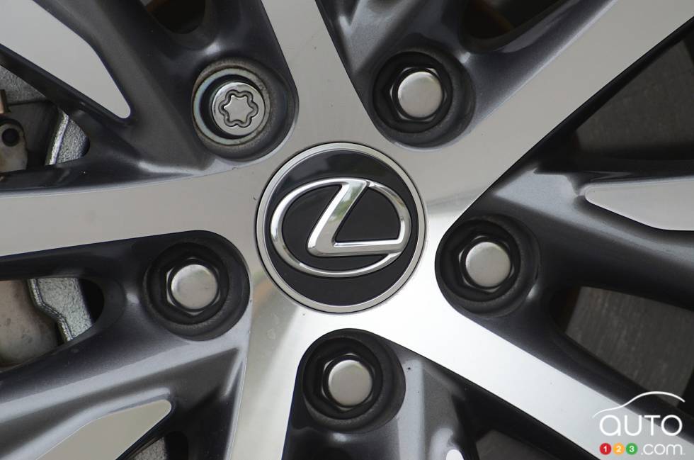 We drive the 2021 Lexus ES 250 AWD