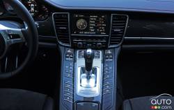 2016 Porsche Panamera GTS center console
