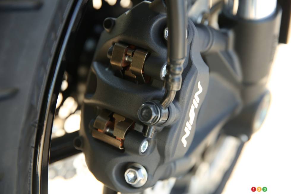 détails de la roue et des freins