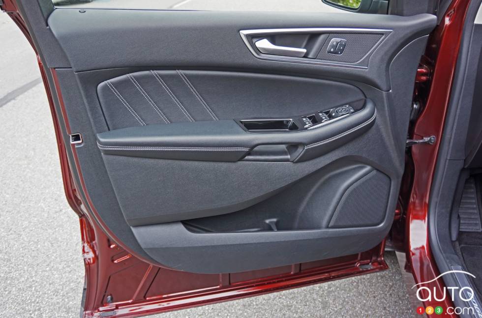 2016 Ford Edge Sport door panel